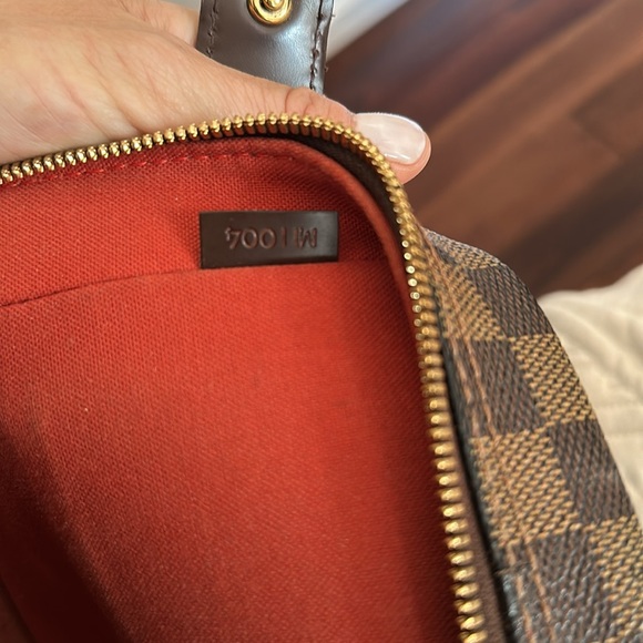 Louis Vuitton Crossbody - Picture 6 of 7